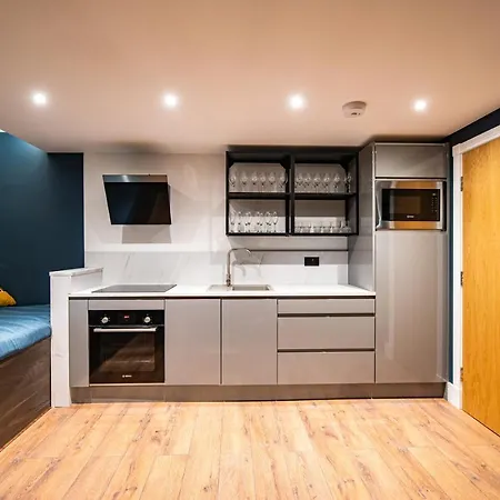 The Nest - Luxury 16 Person Apt W Jacuzzi & Parking Blackpool Exterior photo