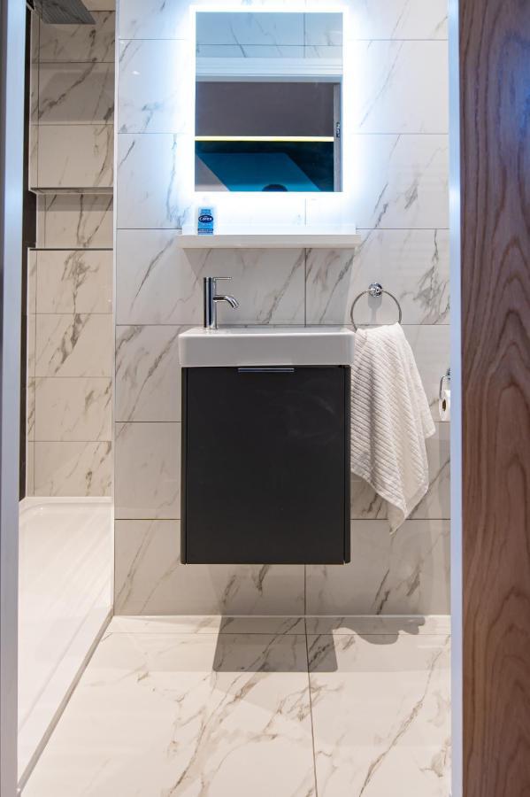 The Nest - Luxury 16 Person W Jacuzzi & Parking Apartamento *