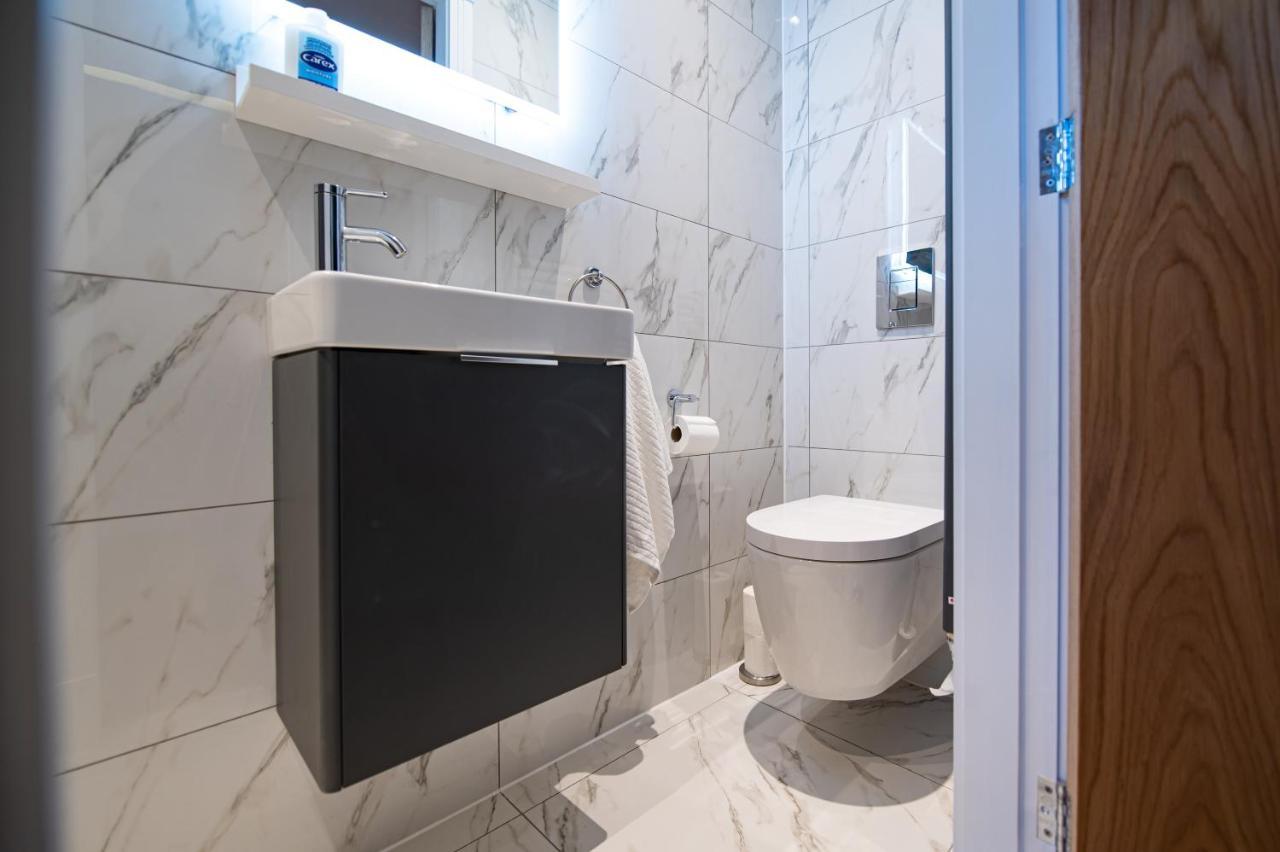 Apartamento The Nest - Luxury 16 Person W Jacuzzi & Parking