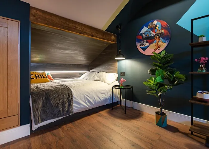 The Nest - Luxury 16 Person Apt W Jacuzzi & Parking