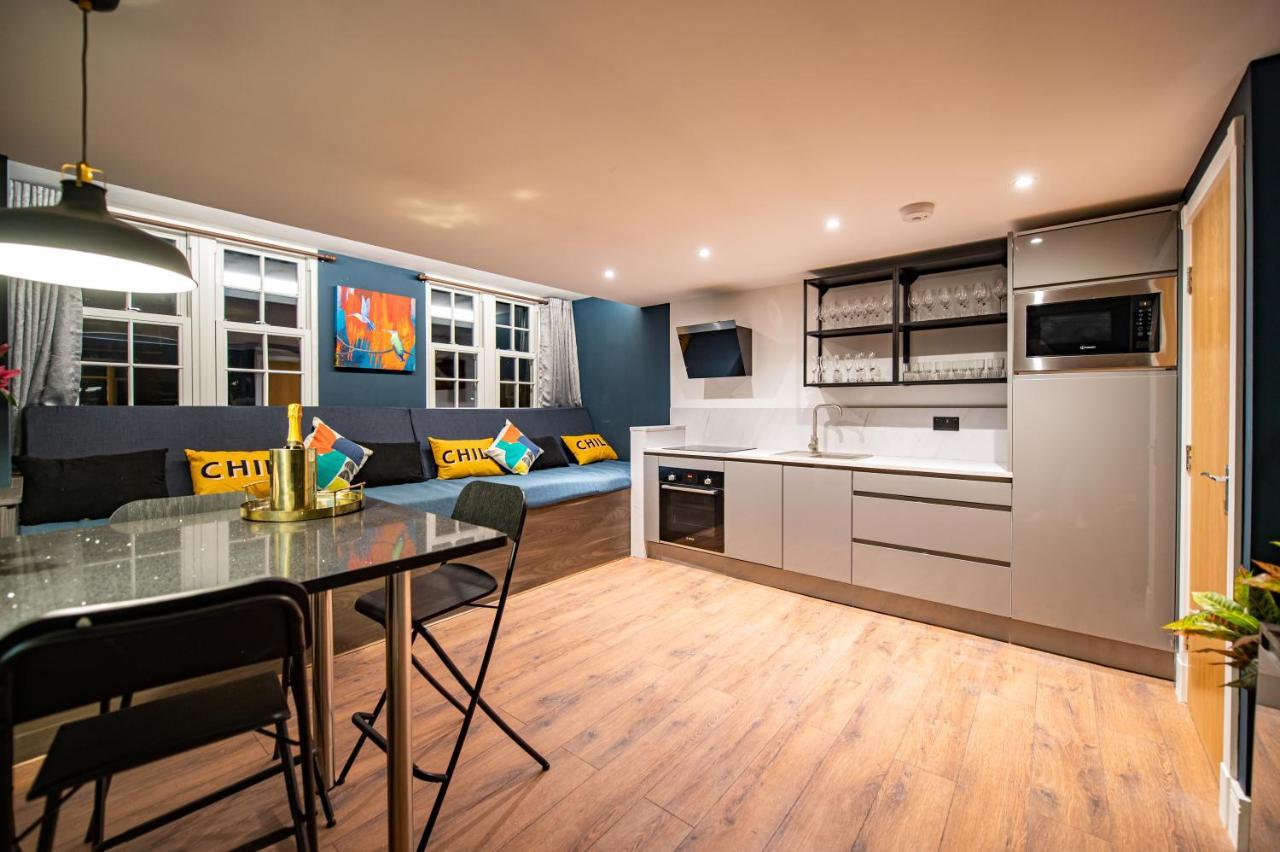 The Nest - Luxury 16 Person W Jacuzzi & Parking * Blackpool